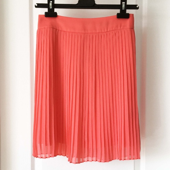 ALICE + OLIVIA Bright Coral Pleated Skirt - Picture 1 of 11